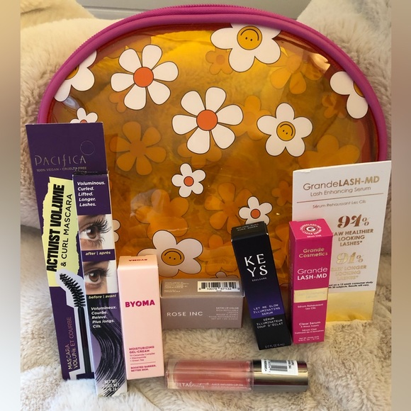 Ulta 20-piece make-up bag and samples - Picture 4 of 4